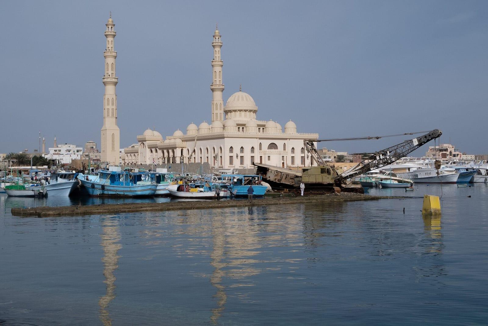 Al-Mina Mosque on the Hurghada waterfront with boats in the harbour